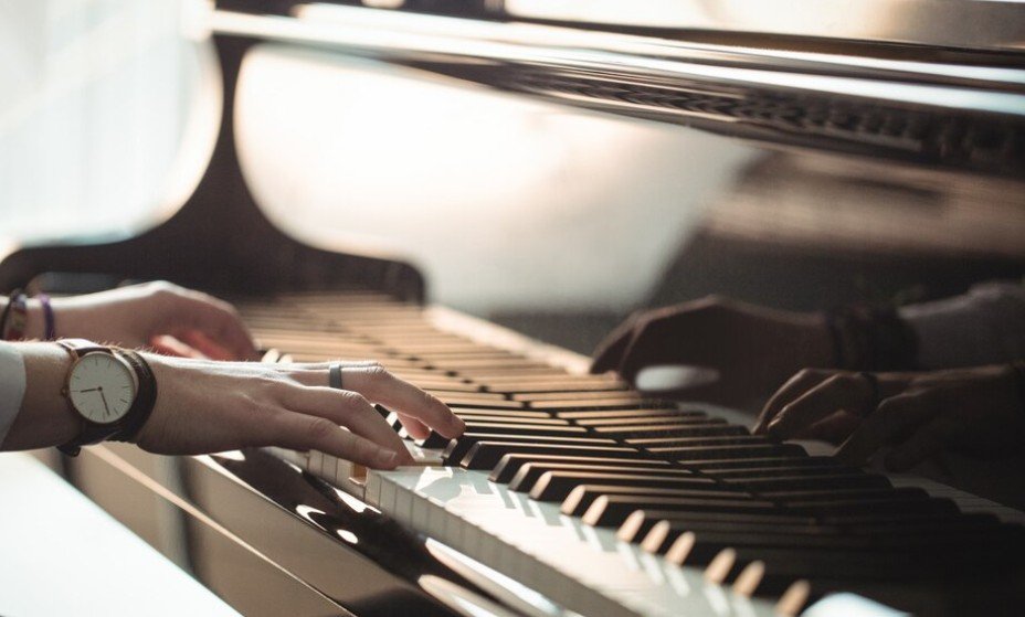 Grand Piano For Sale – Luxury Sound, Low Price!
