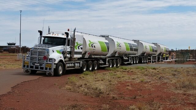 truck-235711_640