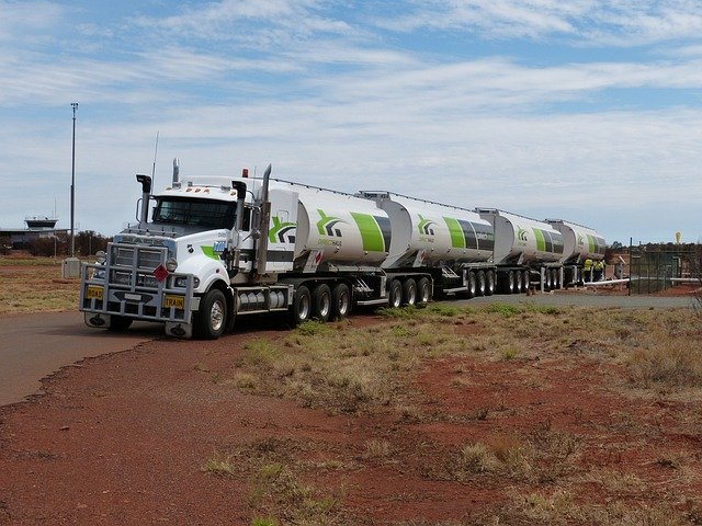truck-235711_640