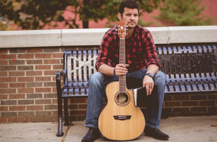 Pony-Music-Cole-Clark-Acoustic-Guitars