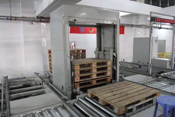 Damon-Group-pallet-stacker